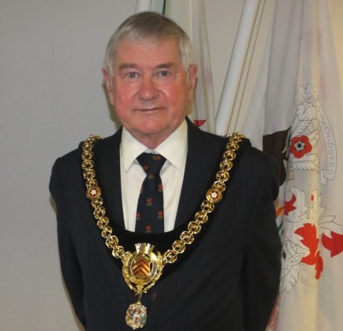 Cllr McKerlich wearing the Chain of office as Lord Mayor